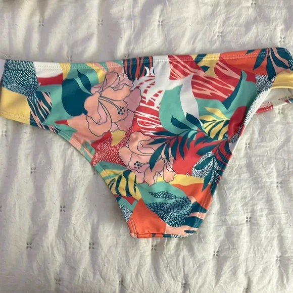 Hurley Tropical Print Bikini Set - Picture 2 of 6
